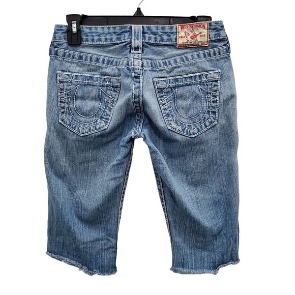 True Religion Women's Bobby Big T Light Wash Distressed Cut Off Bermudas Size 26 - Picture 7 of 7